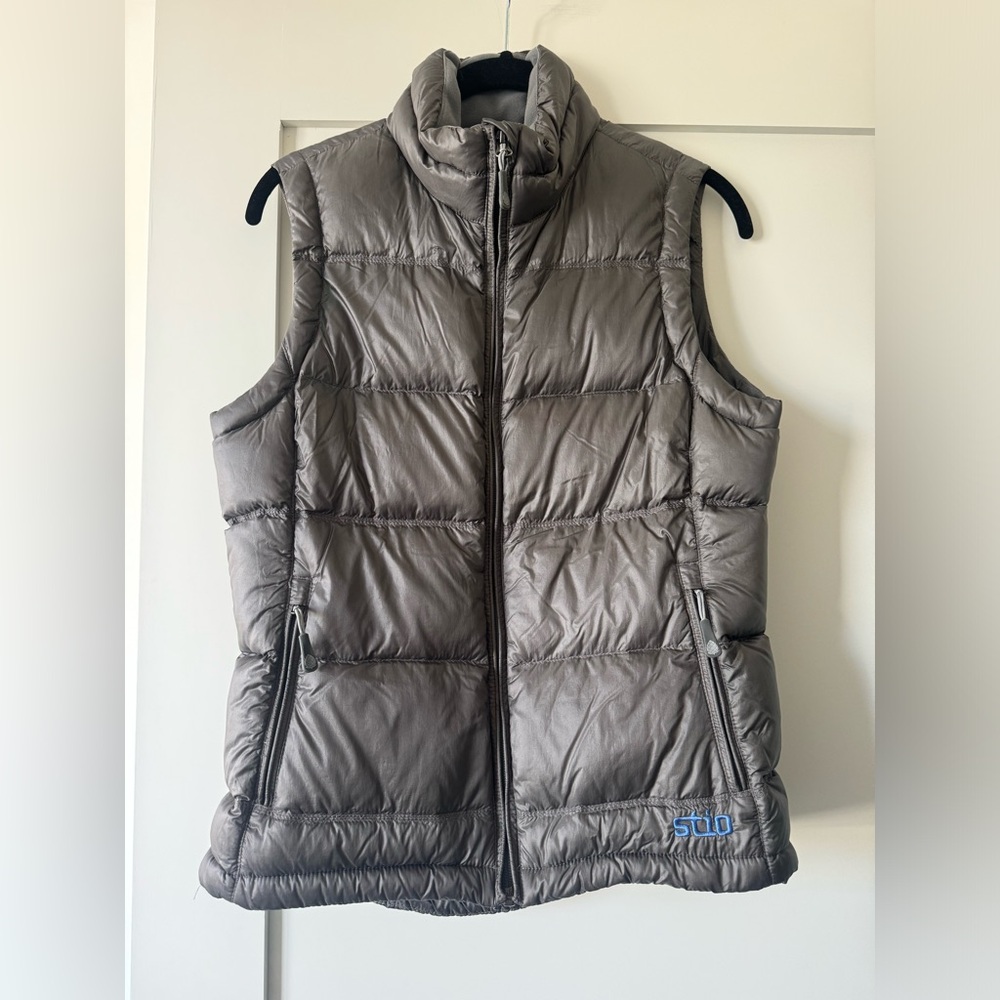 Stio Women’s Puffer Down Insulated Vest, size Small, Gray in Color.